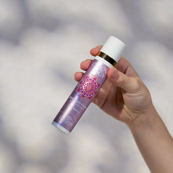 LakShmi Everglow box - Chronology cream